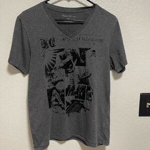 Kenneth Cole Men’s Vneck Charcoal Grey Short Sleeve w/ Textured Graphic SMALL